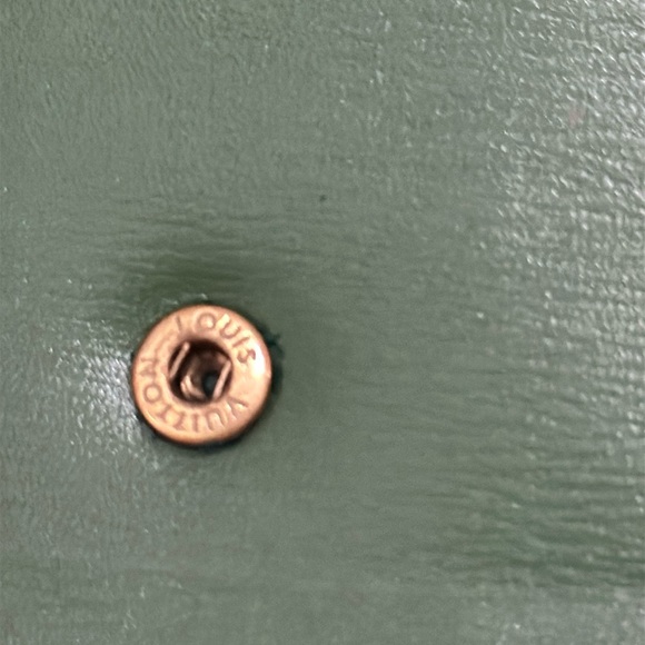 🪧 Authentic Louise Vuitton Vintage Louise Epi Leather Wallet in Green. EUC 🪧 - Picture 7 of 16